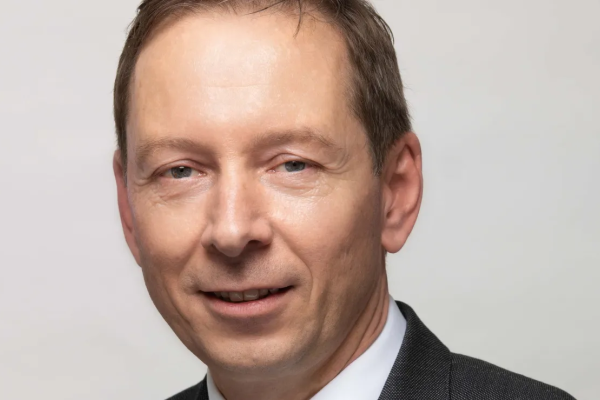 马启元（MARTIN FISCHER）正式担任佛瑞亚集团首席执行官